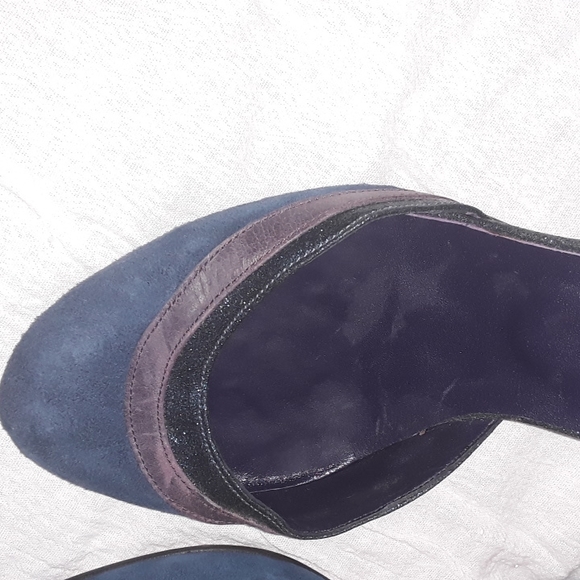 Gorgeous blue suede D'orsay heels - Picture 4 of 5